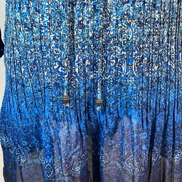 Catherines Blue Patterned Blouse​​ - Picture 4 of 8